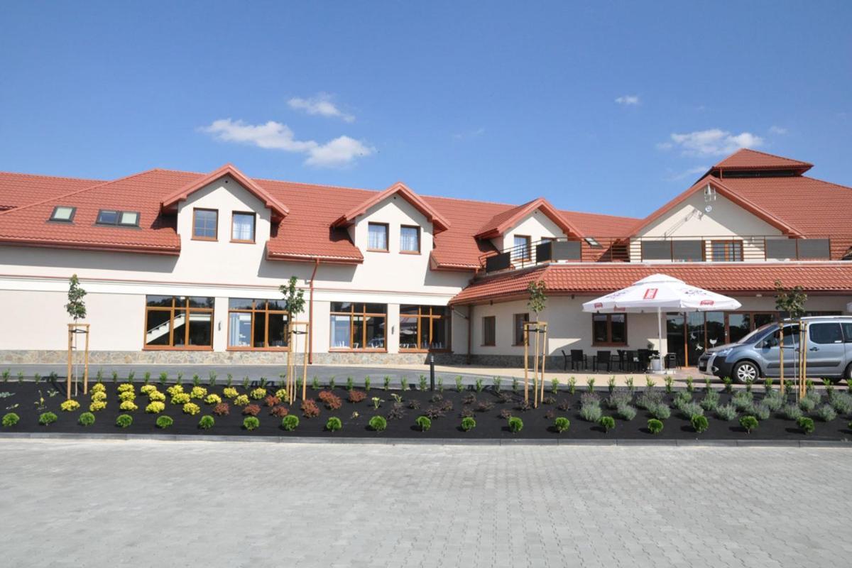 Malinowy Dwór Wieluń Exterior foto