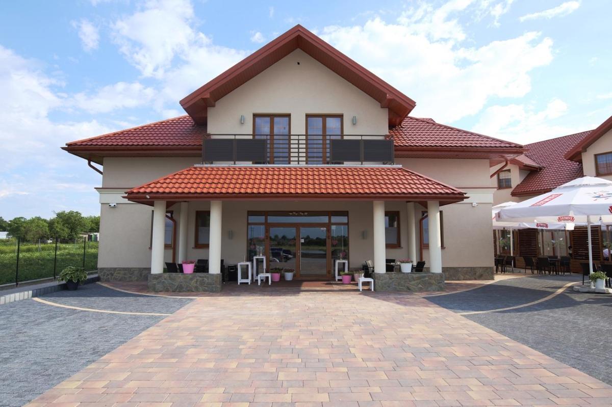 Malinowy Dwór Wieluń Exterior foto